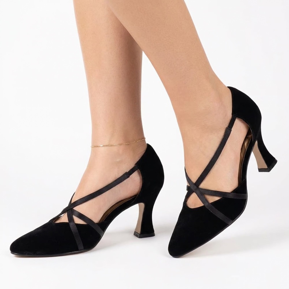 The PM Collection 9-2-5 Black Velvet Strappy Pointed Toe Heels Womens 8M
